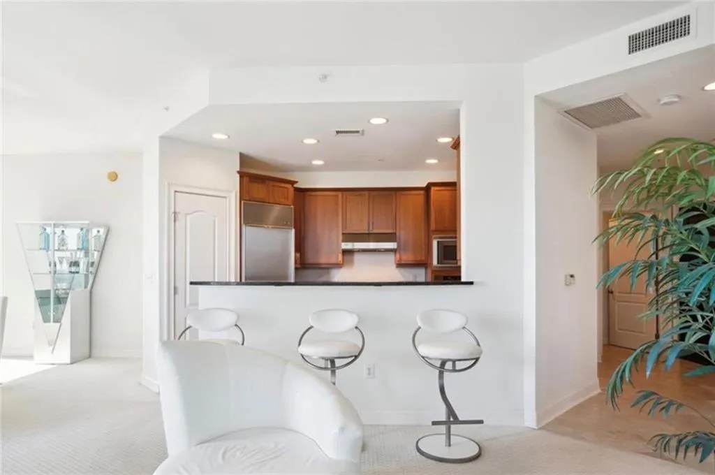 2828 Peachtree Road Nw Unit 2002, Atlanta, Georgia 30305, 2 Bedrooms Bedrooms, ,2 BathroomsBathrooms,Residential,For Sale,2828 Peachtree Road Nw Unit 2002,7623439