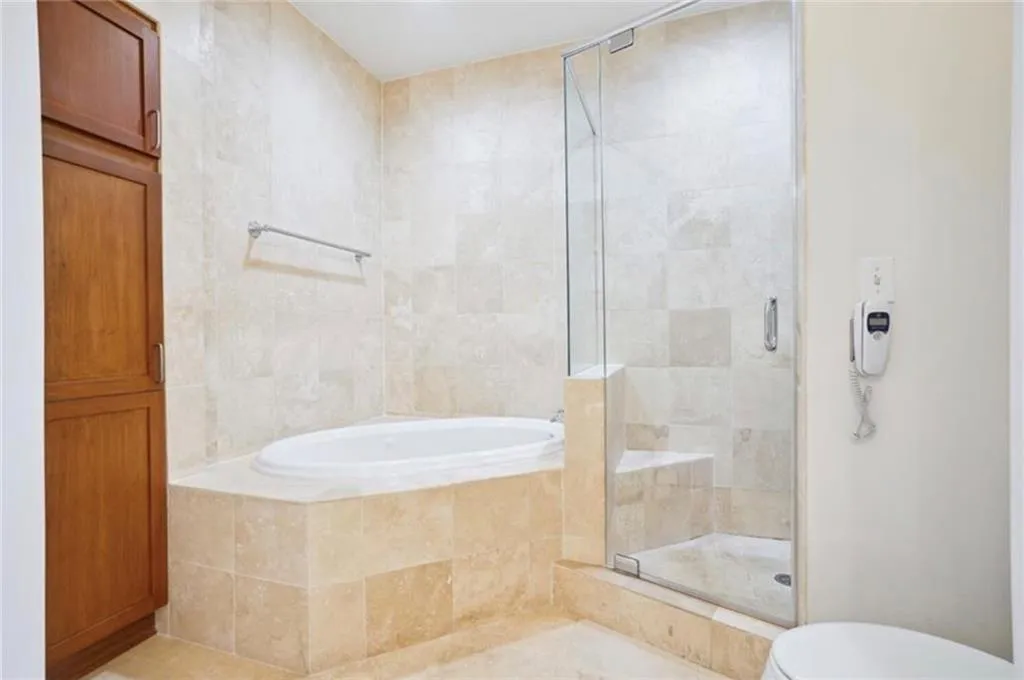 2828 Peachtree Road Nw Unit 2002, Atlanta, Georgia 30305, 2 Bedrooms Bedrooms, ,2 BathroomsBathrooms,Residential,For Sale,2828 Peachtree Road Nw Unit 2002,7623439