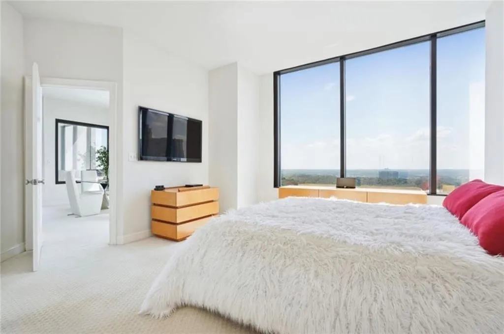 2828 Peachtree Road Nw Unit 2002, Atlanta, Georgia 30305, 2 Bedrooms Bedrooms, ,2 BathroomsBathrooms,Residential,For Sale,2828 Peachtree Road Nw Unit 2002,7623439