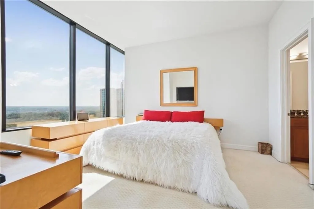 2828 Peachtree Road Nw Unit 2002, Atlanta, Georgia 30305, 2 Bedrooms Bedrooms, ,2 BathroomsBathrooms,Residential,For Sale,2828 Peachtree Road Nw Unit 2002,7623439