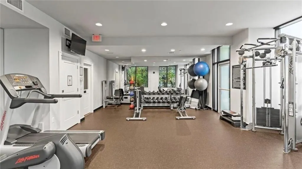 2828 Peachtree Road Nw Unit 2002, Atlanta, Georgia 30305, 2 Bedrooms Bedrooms, ,2 BathroomsBathrooms,Residential,For Sale,2828 Peachtree Road Nw Unit 2002,7623439