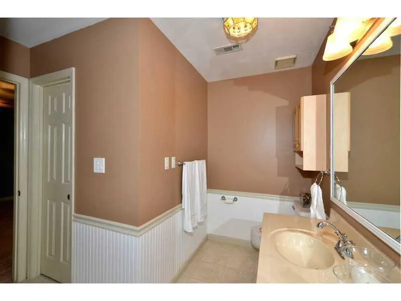 4 Huntington Place Drive Unit 4, Sandy Springs, Georgia 30350, 3 Bedrooms Bedrooms, ,2 BathroomsBathrooms,Residential,Sold,4 Huntington Place Drive Unit 4,5370585