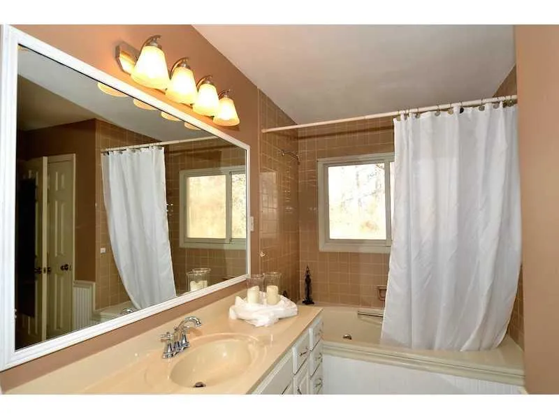 4 Huntington Place Drive Unit 4, Sandy Springs, Georgia 30350, 3 Bedrooms Bedrooms, ,2 BathroomsBathrooms,Residential,Sold,4 Huntington Place Drive Unit 4,5370585