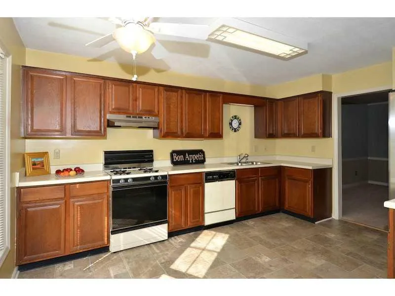 4 Huntington Place Drive Unit 4, Sandy Springs, Georgia 30350, 3 Bedrooms Bedrooms, ,2 BathroomsBathrooms,Residential,Sold,4 Huntington Place Drive Unit 4,5370585