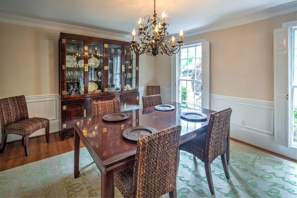 725 Amster Green Drive, Sandy Springs, Georgia 30350, 5 Bedrooms Bedrooms, ,4 BathroomsBathrooms,Residential,Sold,725 Amster Green Drive,5834731