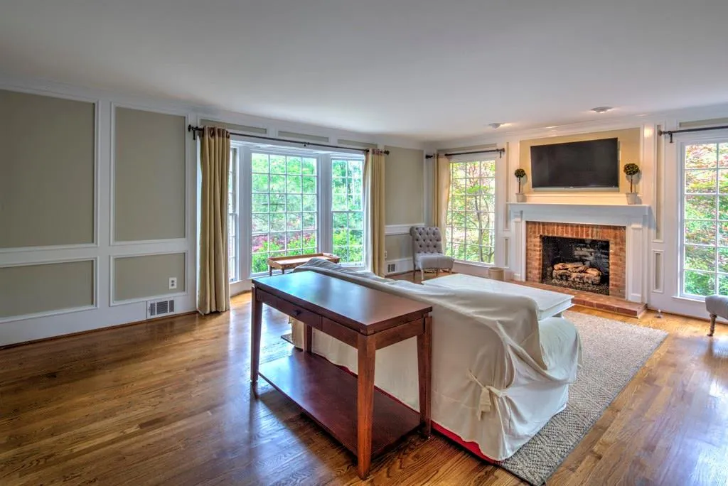 725 Amster Green Drive, Sandy Springs, Georgia 30350, 5 Bedrooms Bedrooms, ,4 BathroomsBathrooms,Residential,Sold,725 Amster Green Drive,5834731