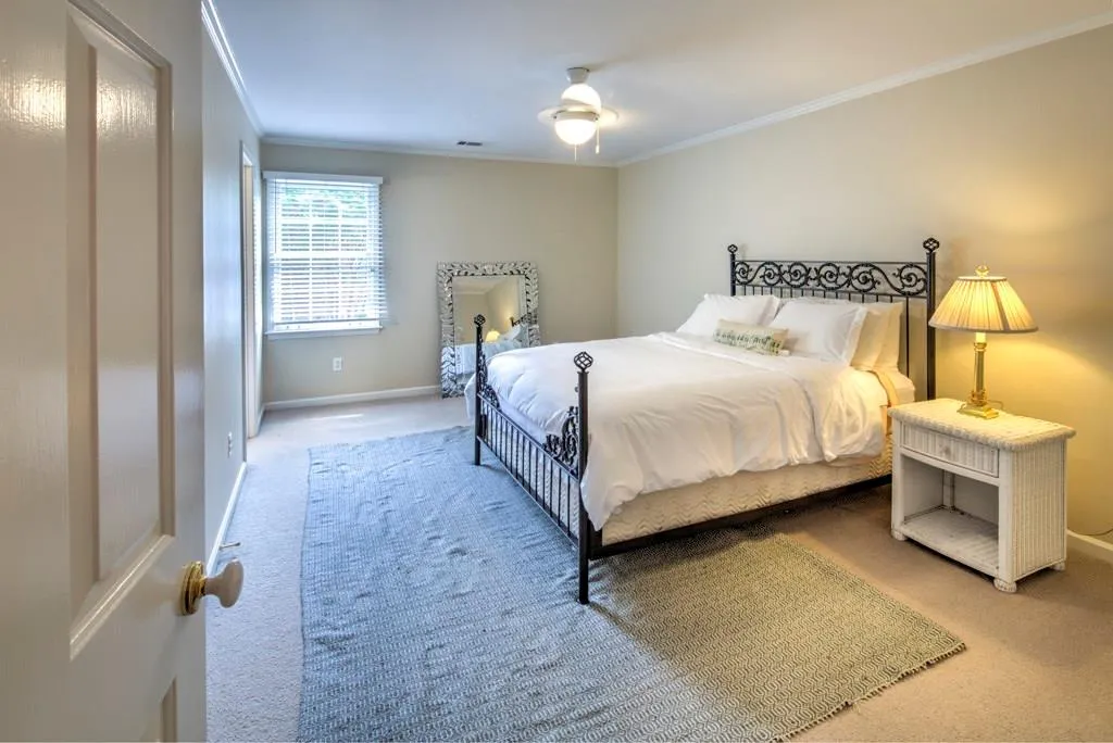 725 Amster Green Drive, Sandy Springs, Georgia 30350, 5 Bedrooms Bedrooms, ,4 BathroomsBathrooms,Residential,Sold,725 Amster Green Drive,5834731