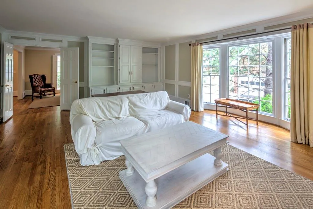 725 Amster Green Drive, Sandy Springs, Georgia 30350, 5 Bedrooms Bedrooms, ,4 BathroomsBathrooms,Residential,Sold,725 Amster Green Drive,5834731