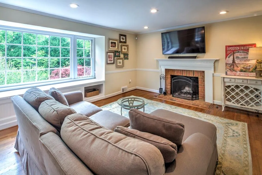 725 Amster Green Drive, Sandy Springs, Georgia 30350, 5 Bedrooms Bedrooms, ,4 BathroomsBathrooms,Residential,Sold,725 Amster Green Drive,5834731