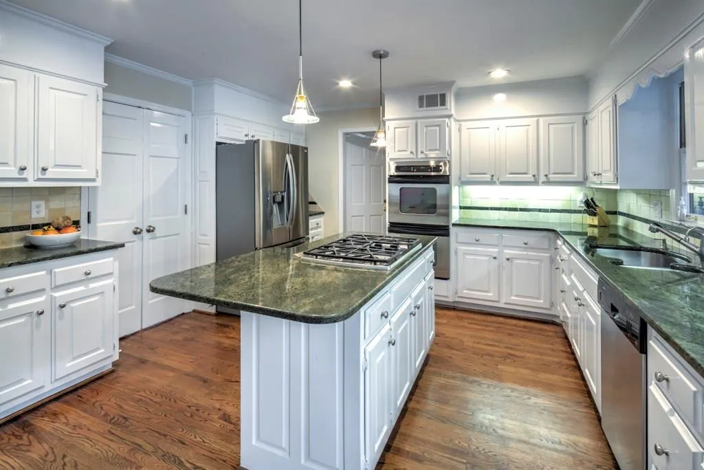 725 Amster Green Drive, Sandy Springs, Georgia 30350, 5 Bedrooms Bedrooms, ,4 BathroomsBathrooms,Residential,Sold,725 Amster Green Drive,5834731