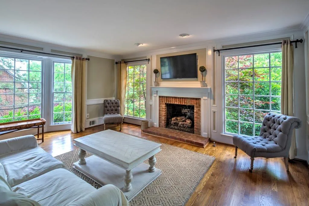 725 Amster Green Drive, Sandy Springs, Georgia 30350, 5 Bedrooms Bedrooms, ,4 BathroomsBathrooms,Residential,Sold,725 Amster Green Drive,5834731