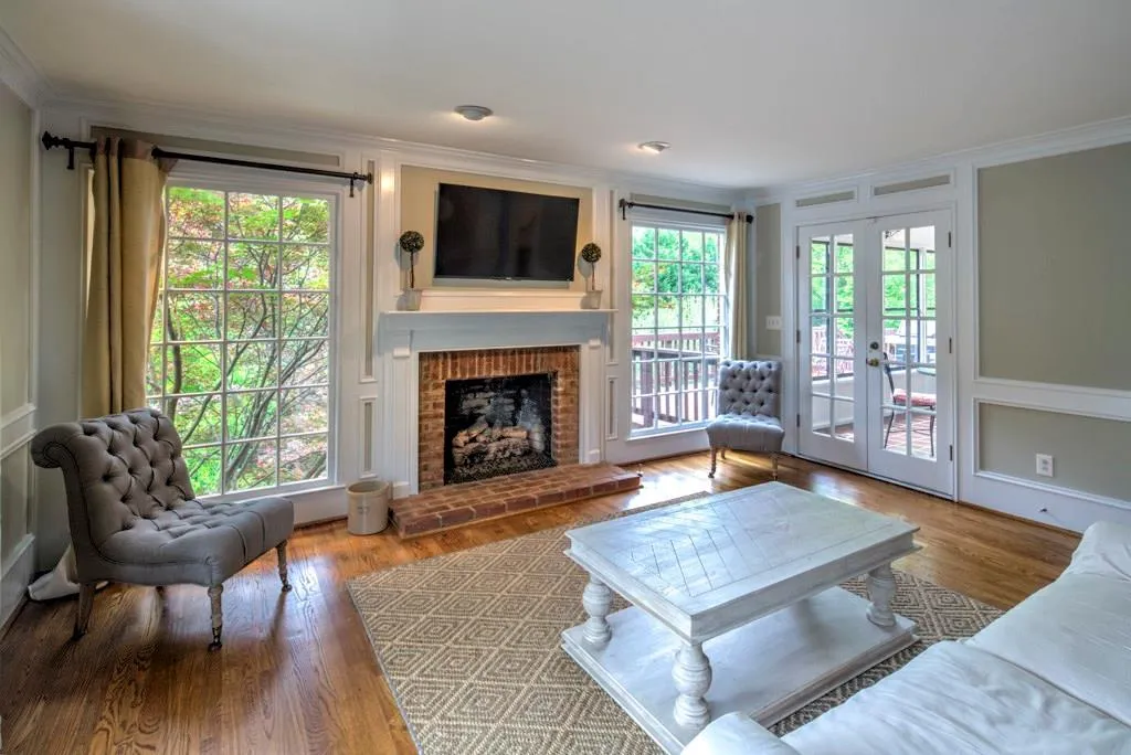 725 Amster Green Drive, Sandy Springs, Georgia 30350, 5 Bedrooms Bedrooms, ,4 BathroomsBathrooms,Residential,Sold,725 Amster Green Drive,5834731