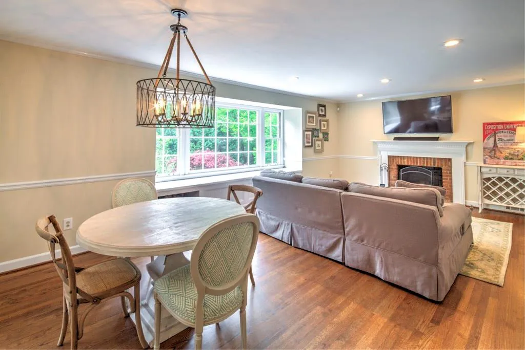 725 Amster Green Drive, Sandy Springs, Georgia 30350, 5 Bedrooms Bedrooms, ,4 BathroomsBathrooms,Residential,Sold,725 Amster Green Drive,5834731