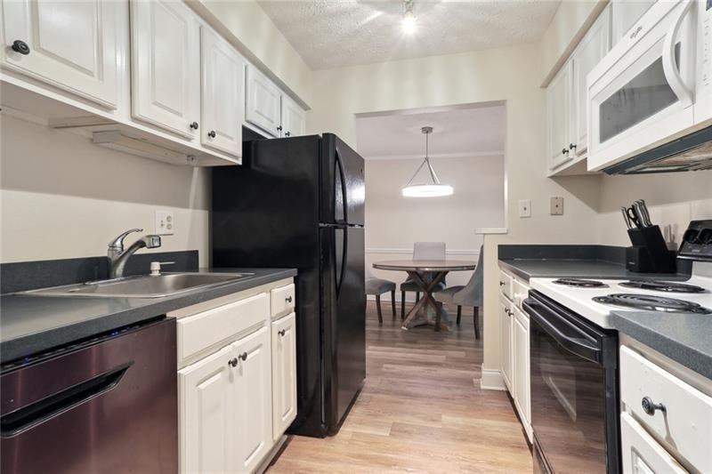 5145 Roswell Road Unit 2/45, Sandy Springs, Georgia 30342, 2 Bedrooms Bedrooms, ,1 BathroomBathrooms,Residential,Sold,5145 Roswell Road Unit 2/45,7279297