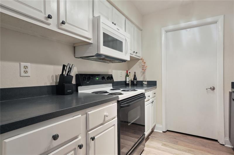 5145 Roswell Road Unit 2/45, Sandy Springs, Georgia 30342, 2 Bedrooms Bedrooms, ,1 BathroomBathrooms,Residential,Sold,5145 Roswell Road Unit 2/45,7279297