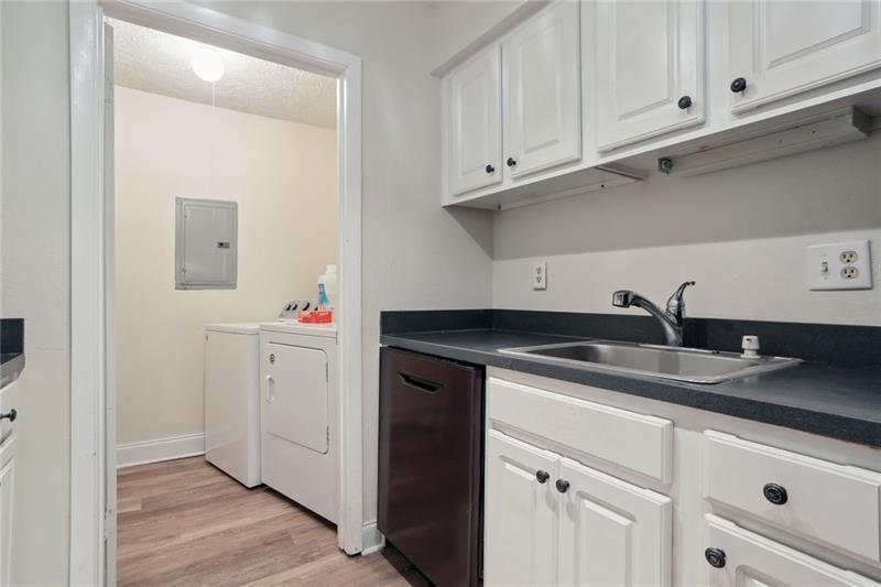 5145 Roswell Road Unit 2/45, Sandy Springs, Georgia 30342, 2 Bedrooms Bedrooms, ,1 BathroomBathrooms,Residential,Sold,5145 Roswell Road Unit 2/45,7279297