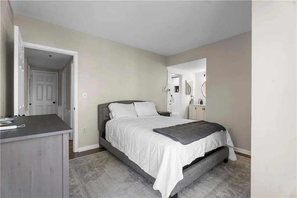 1 Biscayne Drive Nw Unit 211, Atlanta, Georgia 30309, 2 Bedrooms Bedrooms, ,2 BathroomsBathrooms,Residential,For Sale,1 Biscayne Drive Nw Unit 211,7627669