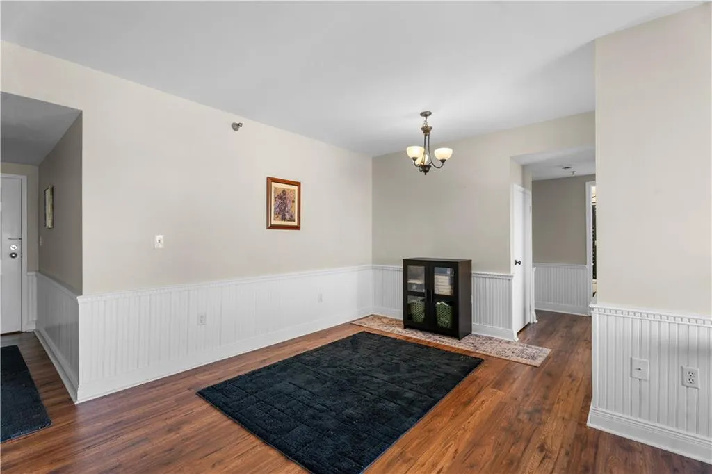 1 Biscayne Drive Nw Unit 211, Atlanta, Georgia 30309, 2 Bedrooms Bedrooms, ,2 BathroomsBathrooms,Residential,For Sale,1 Biscayne Drive Nw Unit 211,7627669