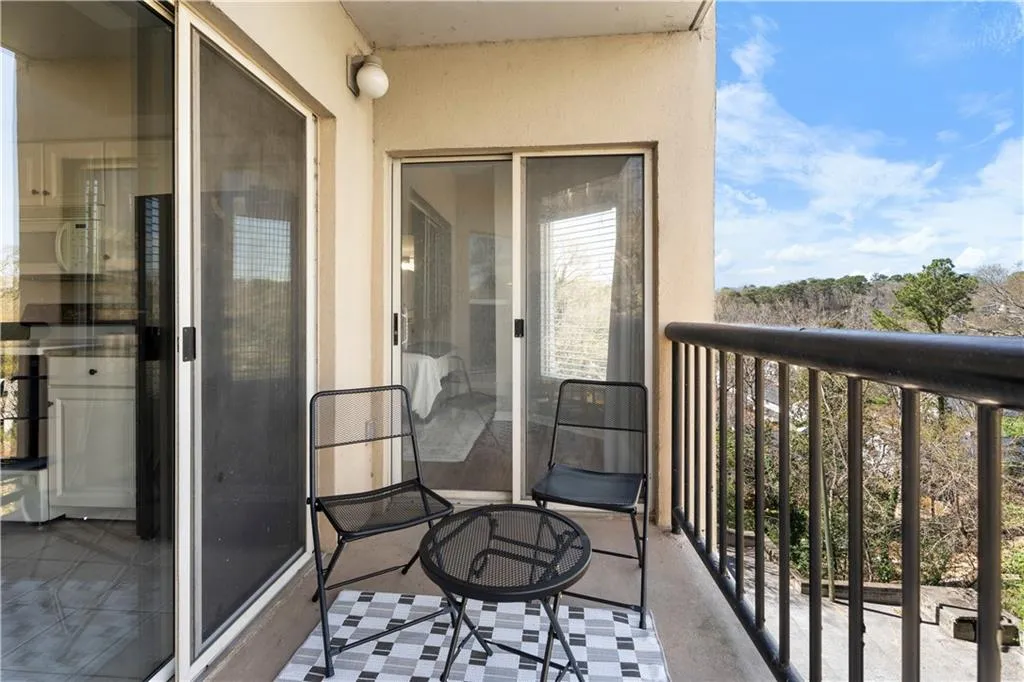 1 Biscayne Drive Nw Unit 211, Atlanta, Georgia 30309, 2 Bedrooms Bedrooms, ,2 BathroomsBathrooms,Residential,For Sale,1 Biscayne Drive Nw Unit 211,7627669