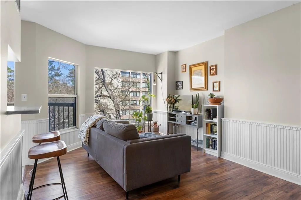 1 Biscayne Drive Nw Unit 211, Atlanta, Georgia 30309, 2 Bedrooms Bedrooms, ,2 BathroomsBathrooms,Residential,For Sale,1 Biscayne Drive Nw Unit 211,7627669