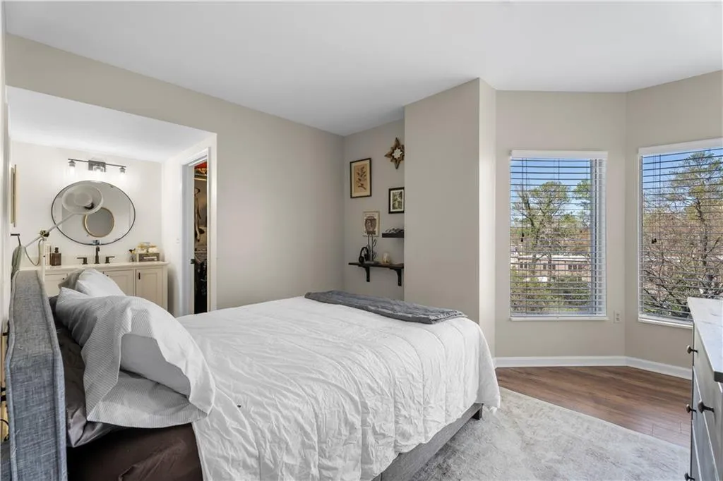 1 Biscayne Drive Nw Unit 211, Atlanta, Georgia 30309, 2 Bedrooms Bedrooms, ,2 BathroomsBathrooms,Residential,For Sale,1 Biscayne Drive Nw Unit 211,7627669