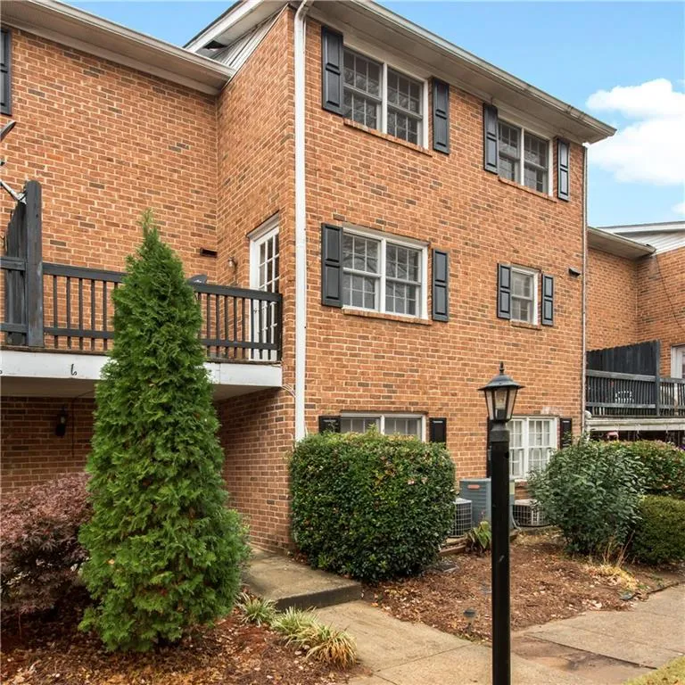 6520 Roswell Road Unit 51, Sandy Springs, Georgia 30328, 3 Bedrooms Bedrooms, ,2 BathroomsBathrooms,Residential,Sold,6520 Roswell Road Unit 51,5752807