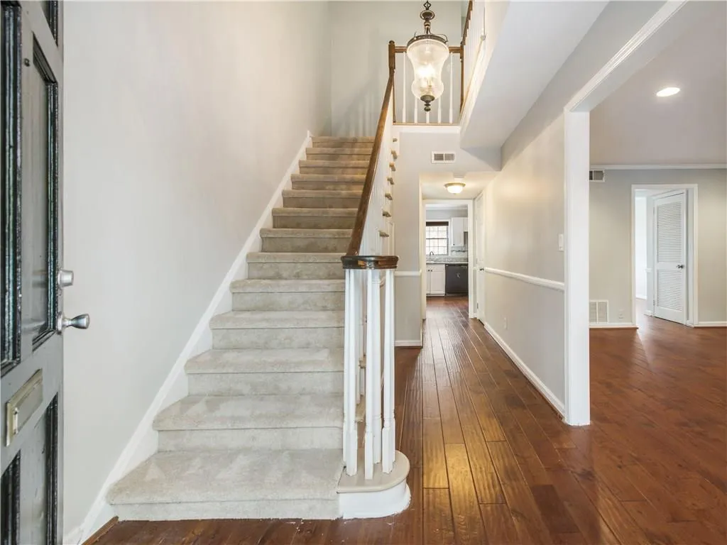 6520 Roswell Road Unit 51, Sandy Springs, Georgia 30328, 3 Bedrooms Bedrooms, ,2 BathroomsBathrooms,Residential,Sold,6520 Roswell Road Unit 51,5752807