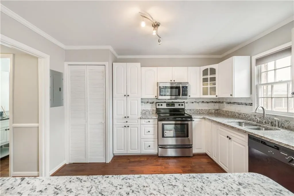 6520 Roswell Road Unit 51, Sandy Springs, Georgia 30328, 3 Bedrooms Bedrooms, ,2 BathroomsBathrooms,Residential,Sold,6520 Roswell Road Unit 51,5752807