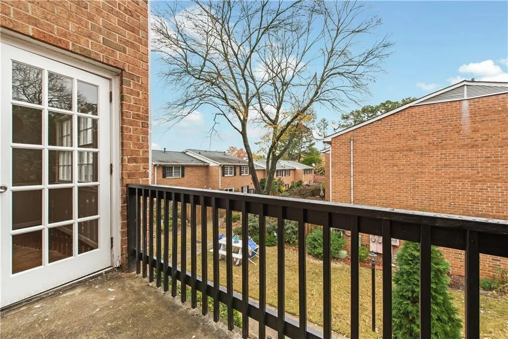 6520 Roswell Road Unit 51, Sandy Springs, Georgia 30328, 3 Bedrooms Bedrooms, ,2 BathroomsBathrooms,Residential,Sold,6520 Roswell Road Unit 51,5752807