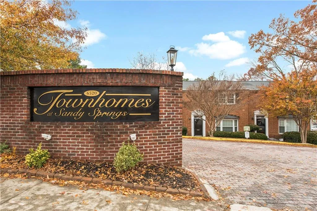6520 Roswell Road Unit 51, Sandy Springs, Georgia 30328, 3 Bedrooms Bedrooms, ,2 BathroomsBathrooms,Residential,Sold,6520 Roswell Road Unit 51,5752807