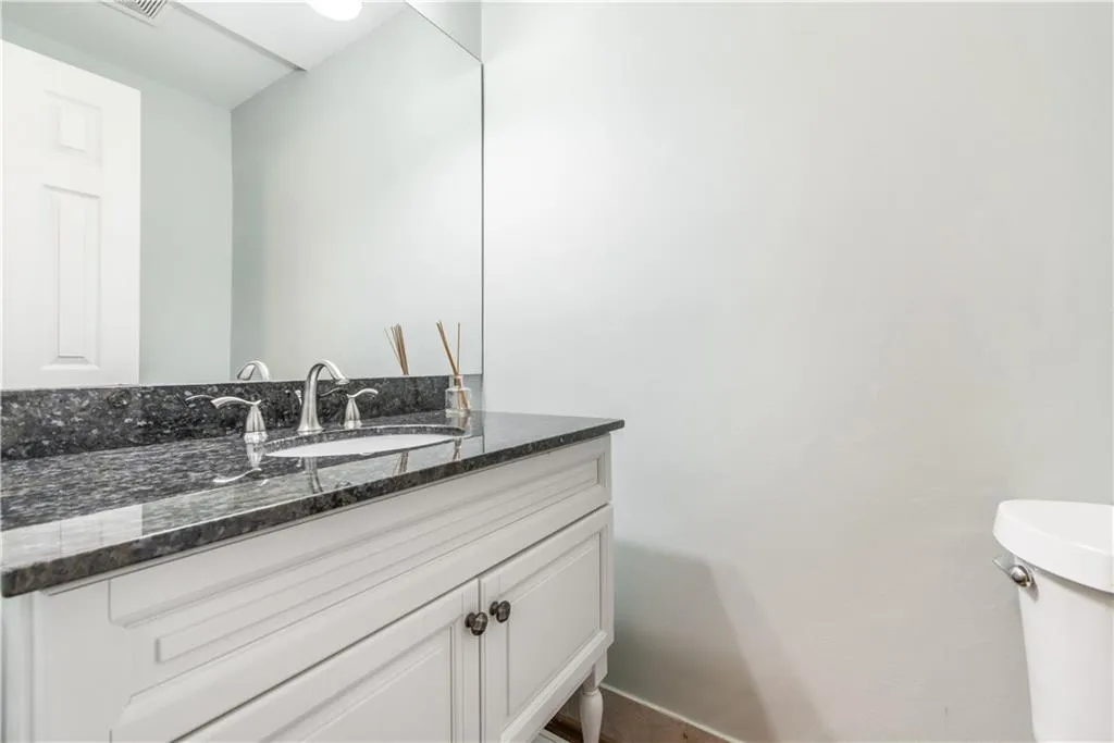 6520 Roswell Road Unit 51, Sandy Springs, Georgia 30328, 3 Bedrooms Bedrooms, ,2 BathroomsBathrooms,Residential,Sold,6520 Roswell Road Unit 51,5752807