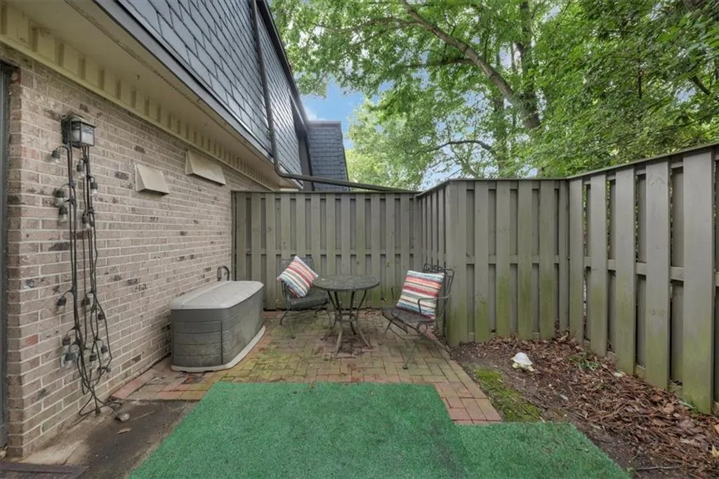 250 Triumph Drive Nw, Atlanta, Georgia 30327, 2 Bedrooms Bedrooms, ,2 BathroomsBathrooms,Residential,For Sale,250 Triumph Drive Nw,7638373