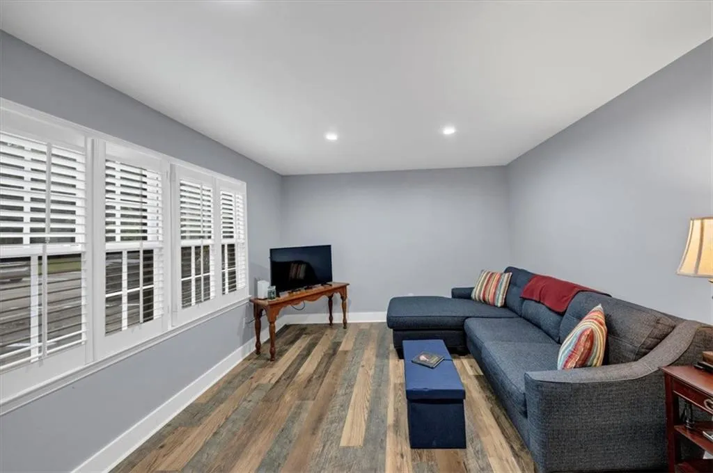 250 Triumph Drive Nw, Atlanta, Georgia 30327, 2 Bedrooms Bedrooms, ,2 BathroomsBathrooms,Residential,For Sale,250 Triumph Drive Nw,7638373