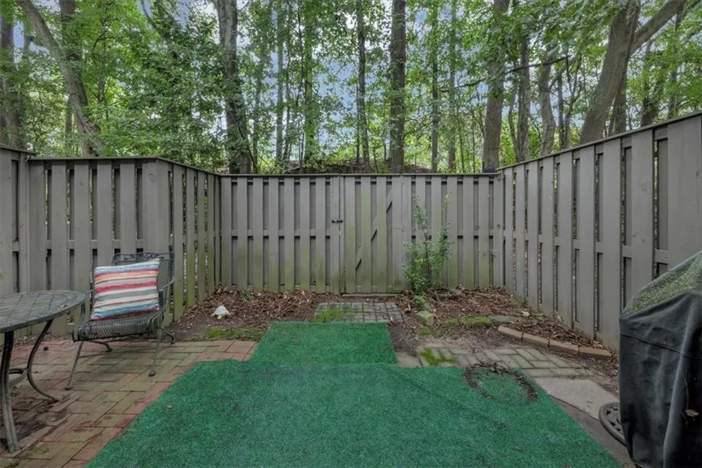 250 Triumph Drive Nw, Atlanta, Georgia 30327, 2 Bedrooms Bedrooms, ,2 BathroomsBathrooms,Residential,For Sale,250 Triumph Drive Nw,7638373
