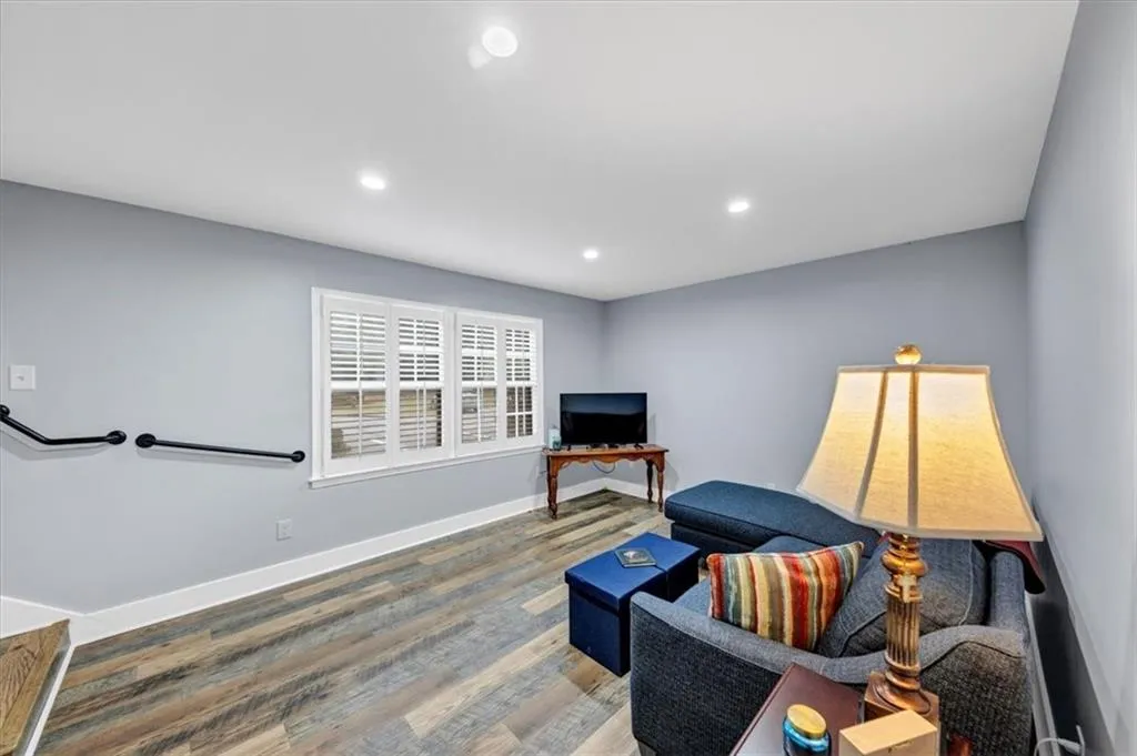250 Triumph Drive Nw, Atlanta, Georgia 30327, 2 Bedrooms Bedrooms, ,2 BathroomsBathrooms,Residential,For Sale,250 Triumph Drive Nw,7638373
