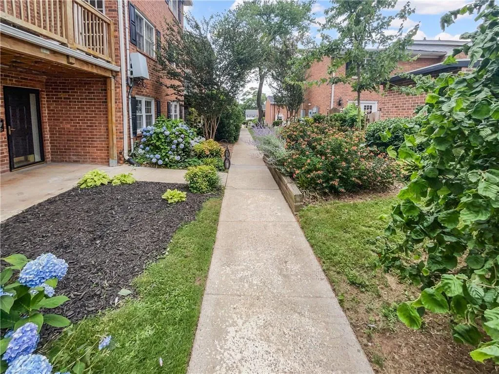 6520 Roswell Road Unit 68, Atlanta, Georgia 30328, 2 Bedrooms Bedrooms, ,2 BathroomsBathrooms,Residential,For Sale,6520 Roswell Road Unit 68,7613895