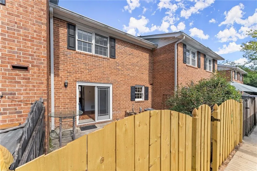 6520 Roswell Road Unit 106, Atlanta, Georgia 30328, 2 Bedrooms Bedrooms, ,1 BathroomBathrooms,Residential,Sold,6520 Roswell Road Unit 106,7503194 6520 Roswell Road Unit 106, Atlanta, Georgia 30328, 2 Bedrooms Bedrooms, ,1 BathroomBathrooms,Residential,Sold,6520 Roswell Road Unit 106,7503194