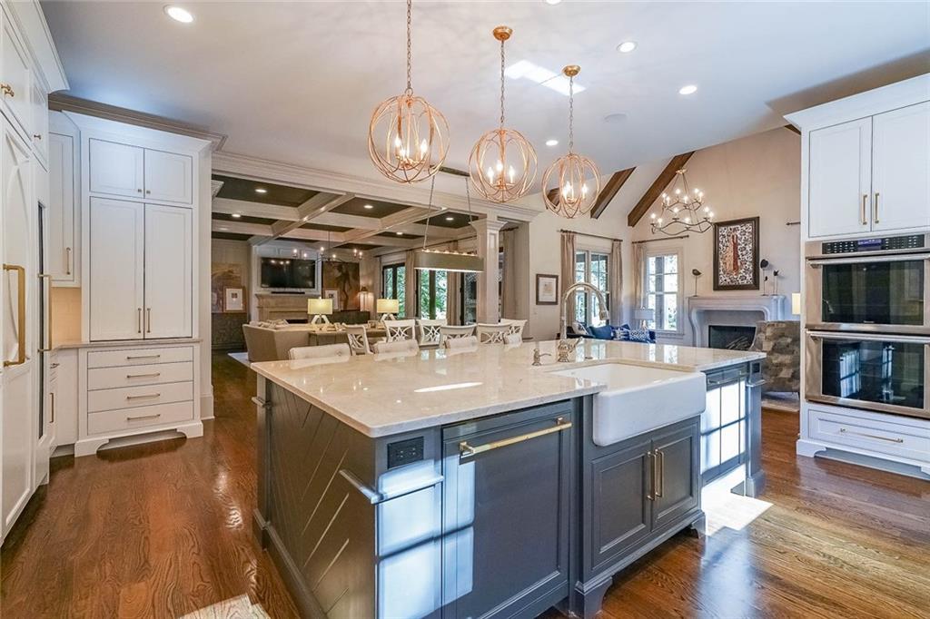 609 Carriage Drive, Atlanta, Georgia 30328, 6 Bedrooms Bedrooms, ,6 BathroomsBathrooms,Residential,Sold,609 Carriage Drive,7299038