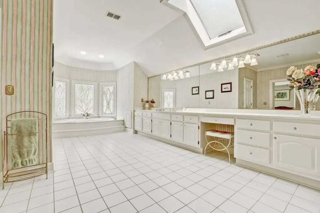 125 Riley Ridge Road, Atlanta, Georgia 30327, 6 Bedrooms Bedrooms, ,7 BathroomsBathrooms,Residential,Sold,125 Riley Ridge Road,5883621