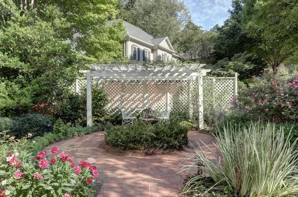 330 Old Powers Lane, Atlanta, Georgia 30327, 5 Bedrooms Bedrooms, ,5 BathroomsBathrooms,Residential,Sold,330 Old Powers Lane,6727202