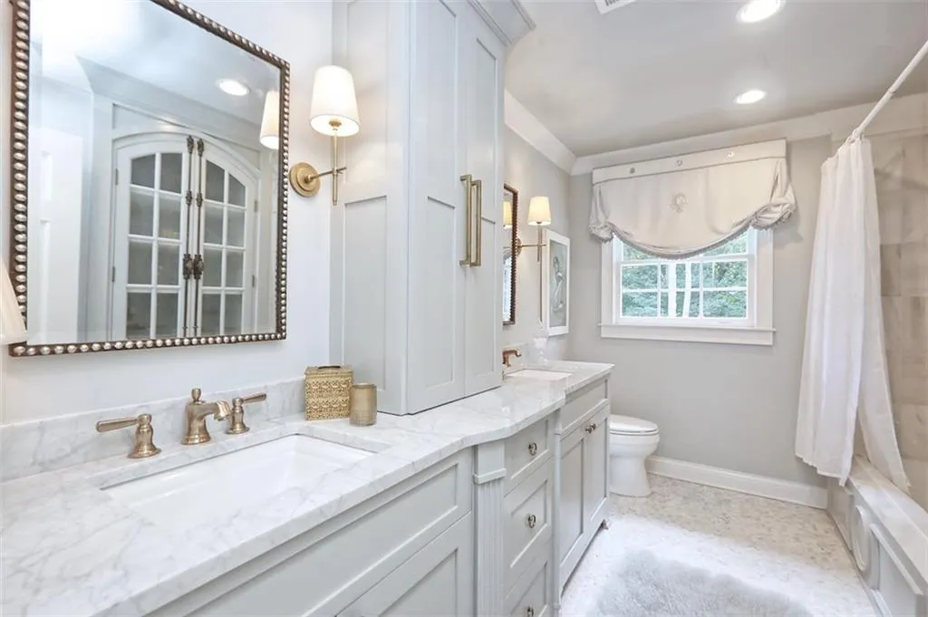 8915 Huntcliff Lake Court, Atlanta, Georgia 30350, 5 Bedrooms Bedrooms, ,4 BathroomsBathrooms,Residential,Sold,8915 Huntcliff Lake Court,6559480