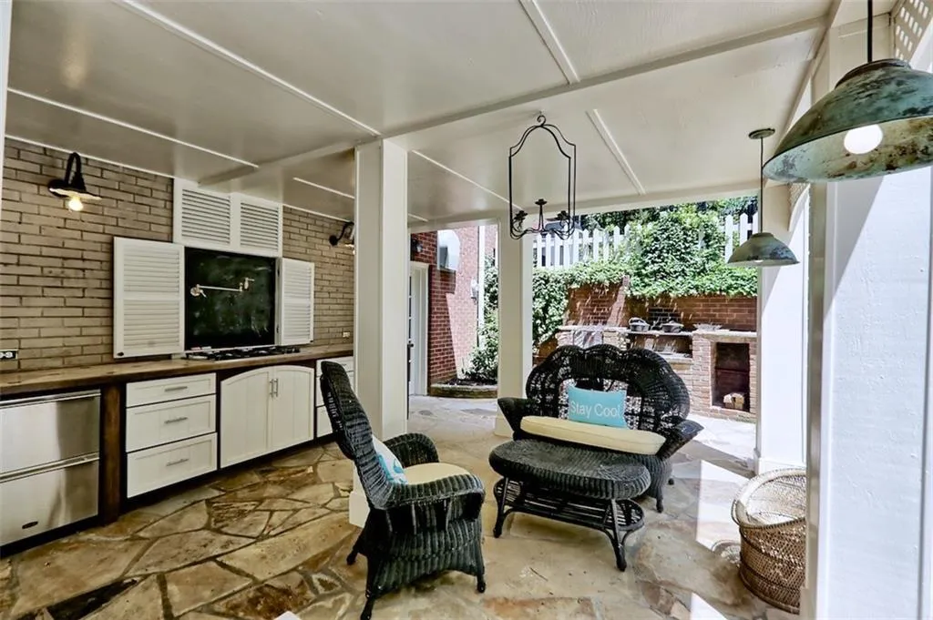 8915 Huntcliff Lake Court, Atlanta, Georgia 30350, 5 Bedrooms Bedrooms, ,4 BathroomsBathrooms,Residential,Sold,8915 Huntcliff Lake Court,6559480