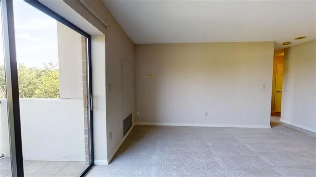300 Johnson Ferry Road Ne Unit B401, Sandy Springs, Georgia 30328, 1 Bedroom Bedrooms, ,1 BathroomBathrooms,Residential,Sold,300 Johnson Ferry Road Ne Unit B401,7095950