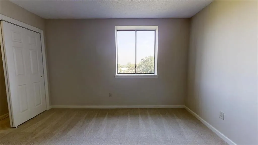 300 Johnson Ferry Road Ne Unit B401, Sandy Springs, Georgia 30328, 1 Bedroom Bedrooms, ,1 BathroomBathrooms,Residential,Sold,300 Johnson Ferry Road Ne Unit B401,7095950