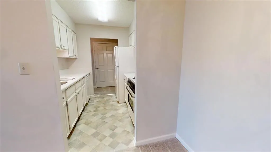 300 Johnson Ferry Road Ne Unit B401, Sandy Springs, Georgia 30328, 1 Bedroom Bedrooms, ,1 BathroomBathrooms,Residential,Sold,300 Johnson Ferry Road Ne Unit B401,7095950