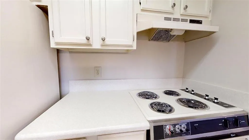 300 Johnson Ferry Road Ne Unit B401, Sandy Springs, Georgia 30328, 1 Bedroom Bedrooms, ,1 BathroomBathrooms,Residential,Sold,300 Johnson Ferry Road Ne Unit B401,7095950