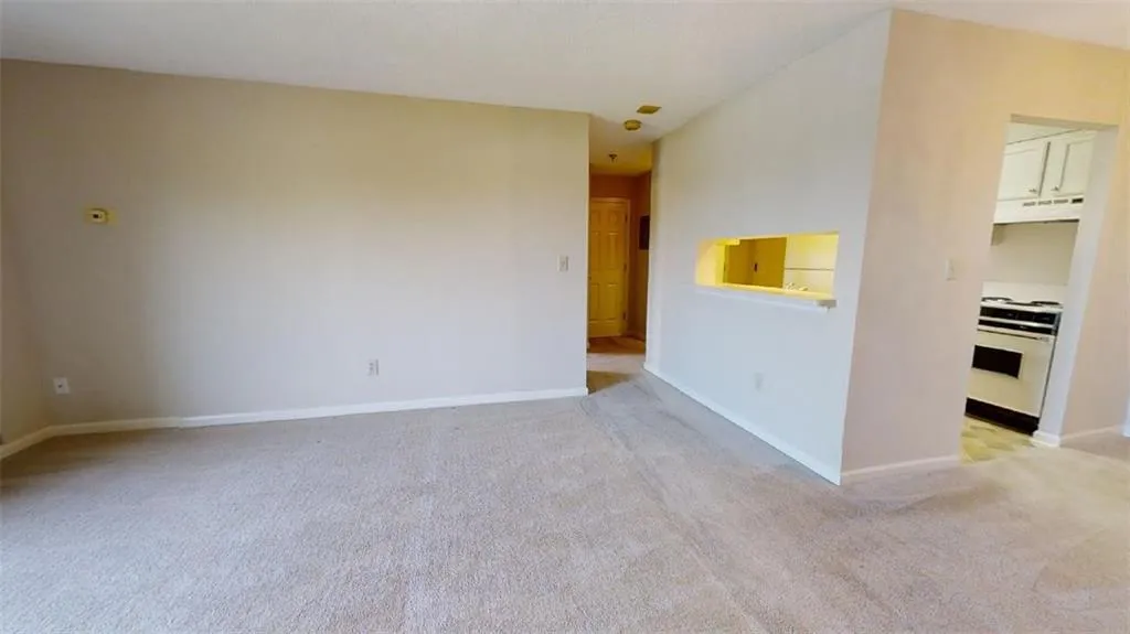 300 Johnson Ferry Road Ne Unit B401, Sandy Springs, Georgia 30328, 1 Bedroom Bedrooms, ,1 BathroomBathrooms,Residential,Sold,300 Johnson Ferry Road Ne Unit B401,7095950