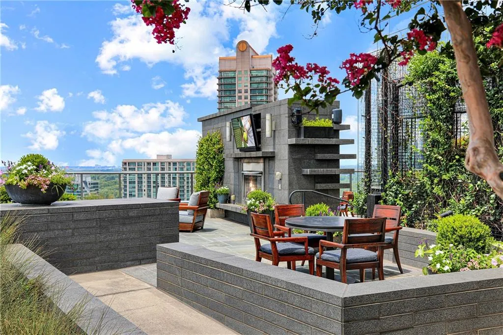 3630 Peachtree Road Ne Unit 2005, Atlanta, Georgia 30326, 2 Bedrooms Bedrooms, ,2 BathroomsBathrooms,Residential,For Sale,3630 Peachtree Road Ne Unit 2005,7631748