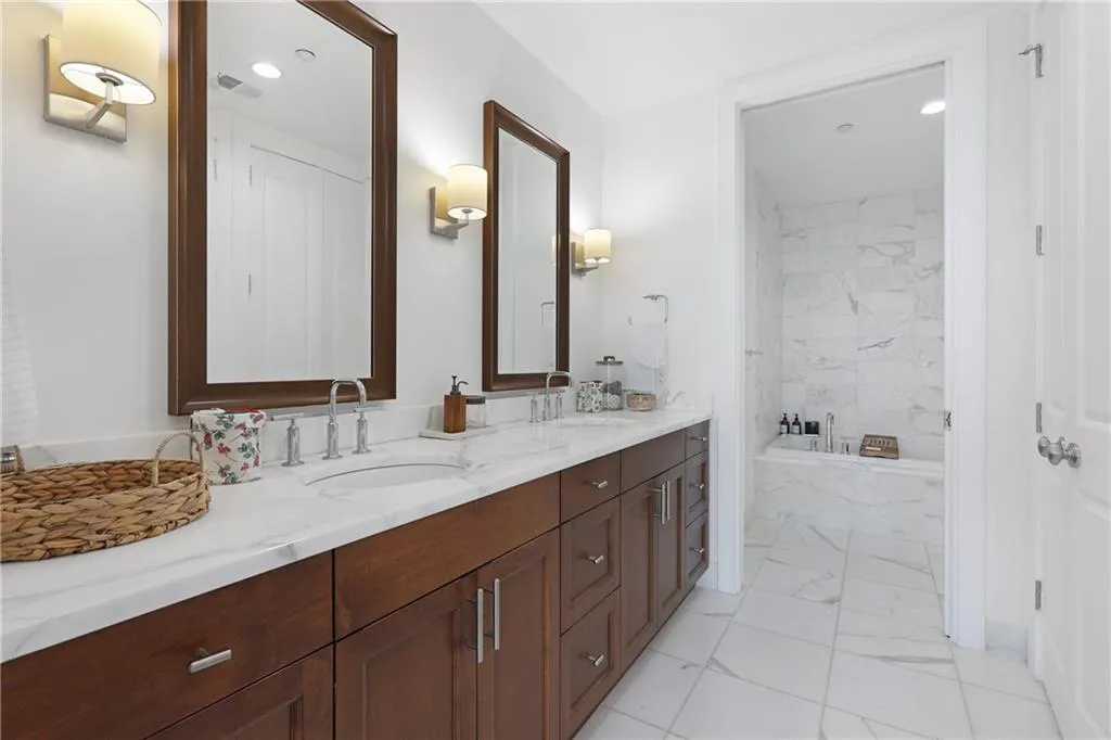 3630 Peachtree Road Ne Unit 2005, Atlanta, Georgia 30326, 2 Bedrooms Bedrooms, ,2 BathroomsBathrooms,Residential,For Sale,3630 Peachtree Road Ne Unit 2005,7631748
