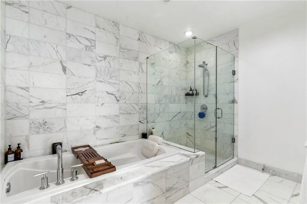 3630 Peachtree Road Ne Unit 2005, Atlanta, Georgia 30326, 2 Bedrooms Bedrooms, ,2 BathroomsBathrooms,Residential,For Sale,3630 Peachtree Road Ne Unit 2005,7631748
